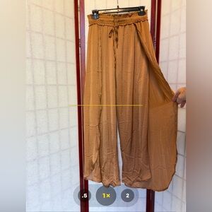 Split leg pants - NWT - Size Small